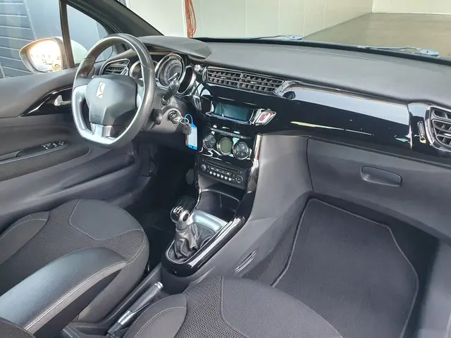 Citroën DS3 1.2 VTi So Chic 2014 Benzine 44