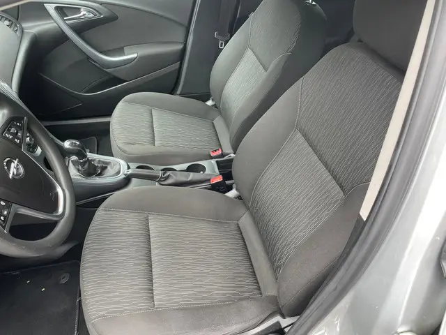 Opel Astra Sports Tourer 1.4 Turbo Business + 2013 Benzine 12
