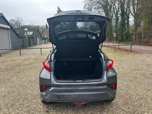 Toyota C-HR 1.8 Hybrid Executive 2017 Hybride Benzine 6