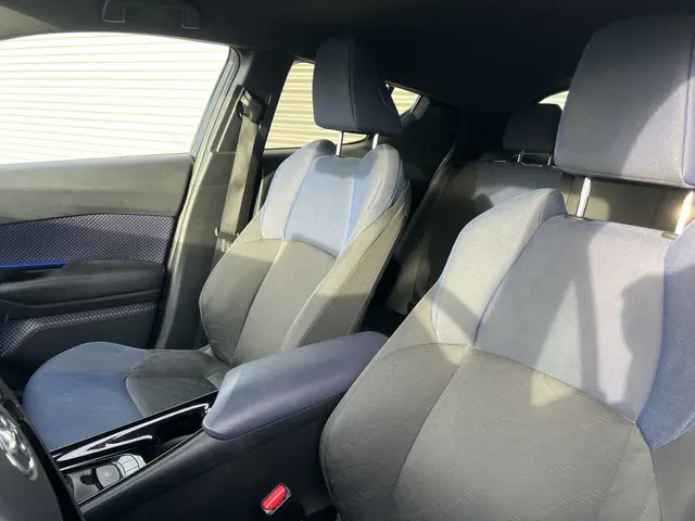 Toyota C-HR 1.8 Hybrid Bi-Tone 2018 Hybride Benzine 4