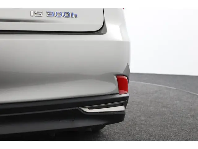 Lexus IS 300h Hybrid Business Line 2018 Hybride Benzine 37