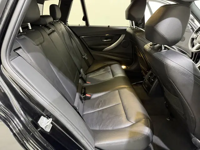 BMW 3 Serie Touring 318i M Sport Aut8 2019 Benzine 33