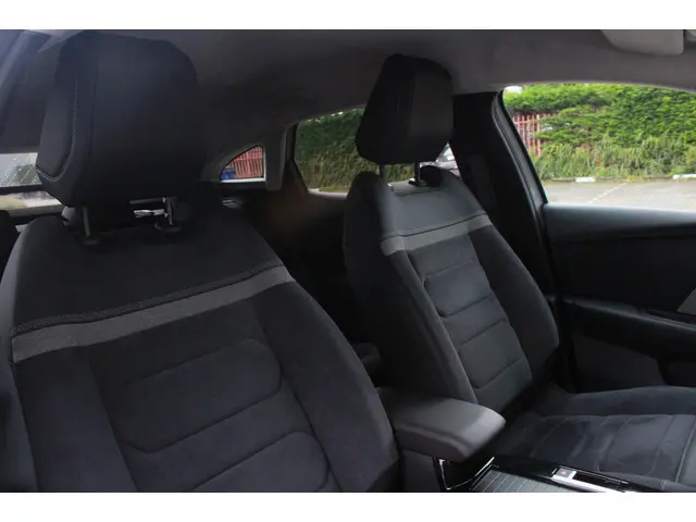 Citroën C4 1.2 Hybrid 136 Max 2024 Hybride Benzine 31