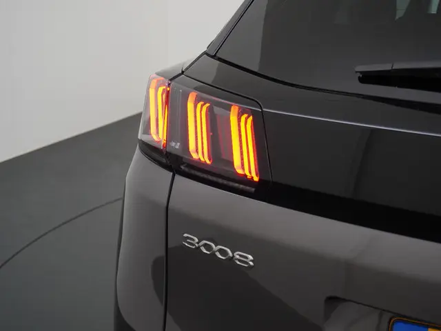 Peugeot 3008 1.6 HYbrid 225 Allure 2021 Benzine 9