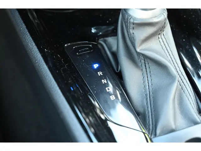Toyota C-HR 1.8 Hybrid Dynamic 2019 Hybride Benzine 32