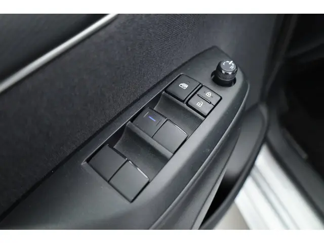 Toyota Yaris 1.5 Hybrid Active 2022 Hybride Benzine 9