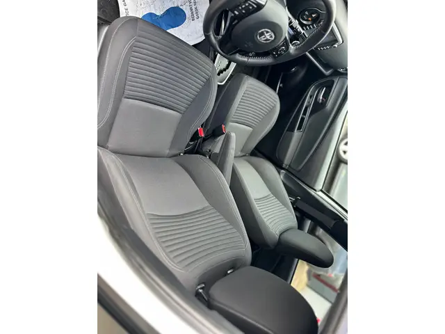 Toyota Yaris 1.5 Hybrid Bi-Tone 2018 Hybride Benzine 15