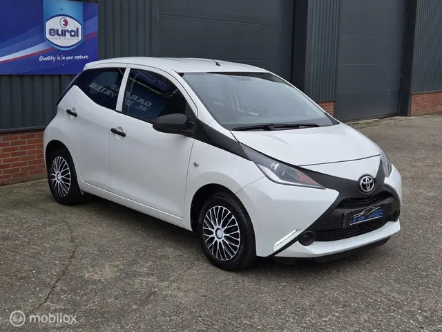 Toyota Aygo 1.0 VVT-i x, airco, 5drs 2017 Benzine 2