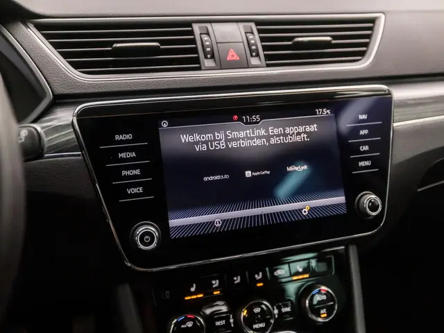 Škoda Superb Combi 1.5 TSI ACT Sport Deluxe 2020 Benzine 32