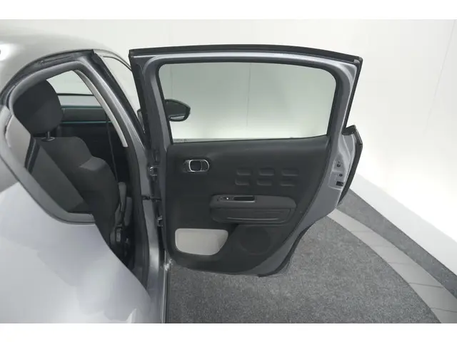 Citroën C3 PureTech 110 EAT6 Shine 2022 Benzine 57