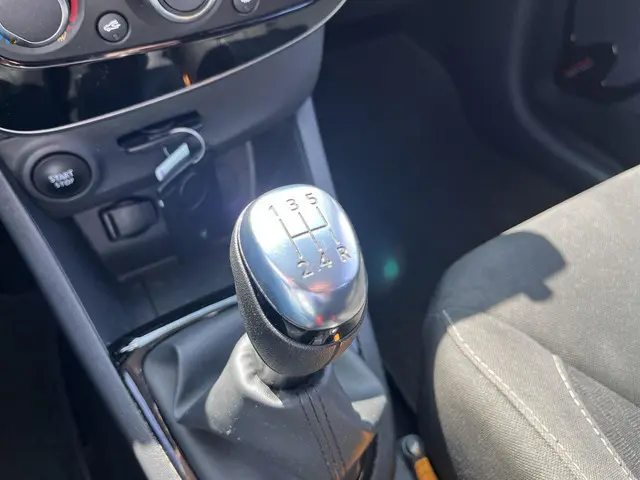Renault Clio Estate 0.9 TCe Limited 2019 Benzine 23