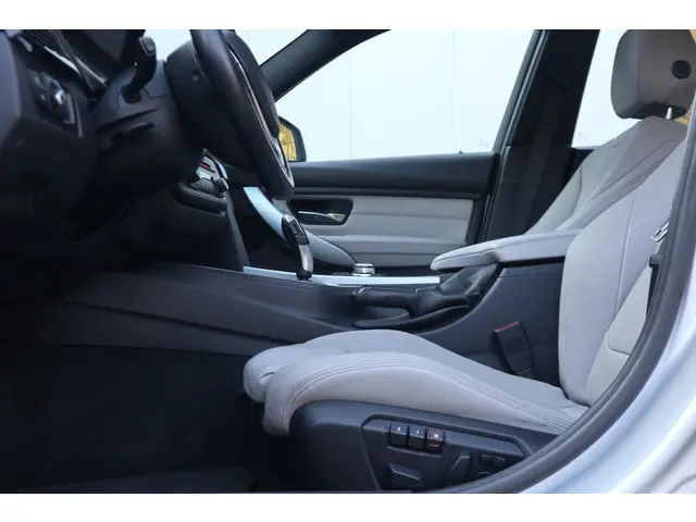 BMW 3 Serie 335i High Executive 2012 Benzine 22