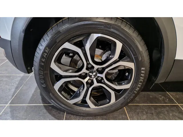 Mitsubishi ASX 1.6 PHEV AT Instyle 2023 Hybride Benzine 24