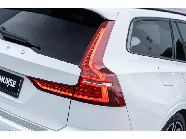 Volvo V60 2.0 B4 R-Design 2020 Benzine 16