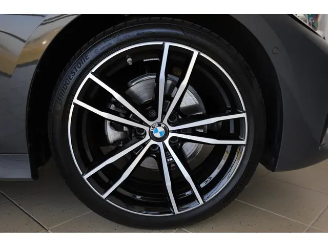 BMW 3 Serie Touring 320i 2020 Benzine 6