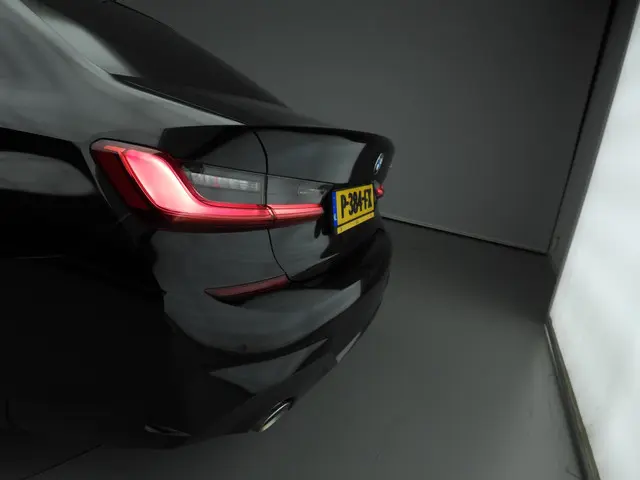 BMW 3 Serie Sedan 320e 2022 Hybride Benzine 22