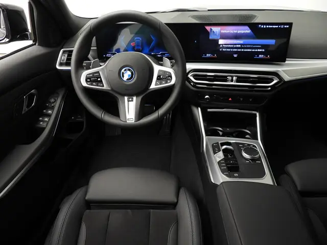 BMW 3 Serie Touring 320e 2024 Hybride Benzine 10