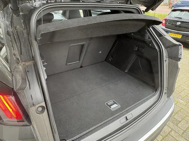 Peugeot 3008 1.6 HYbrid4 300 GT 2023 Hybride Benzine 10