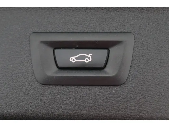 BMW X1 sDrive18i High Executive 2021 Benzine 14