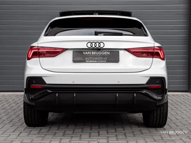Audi Q3 Sportback 45 TFSI e S-Line 2022 Hybride Benzine 8