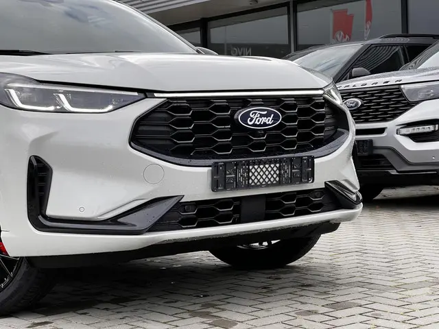 Ford Kuga 2.5 PHEV Sound Edition 2025 Hybride Benzine 32