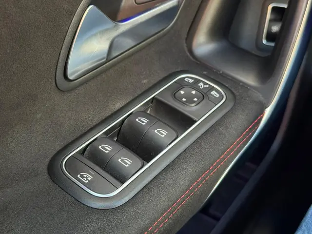 Mercedes-Benz A-Klasse 220 Premium 2021 Benzine 33