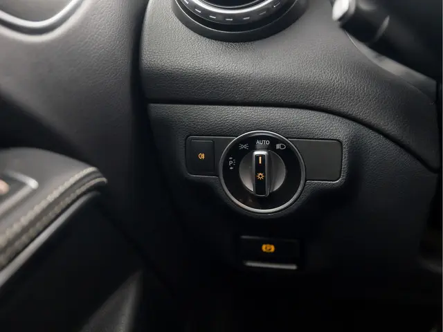 Mercedes-Benz GLA 200 Sport 2016 Benzine 23