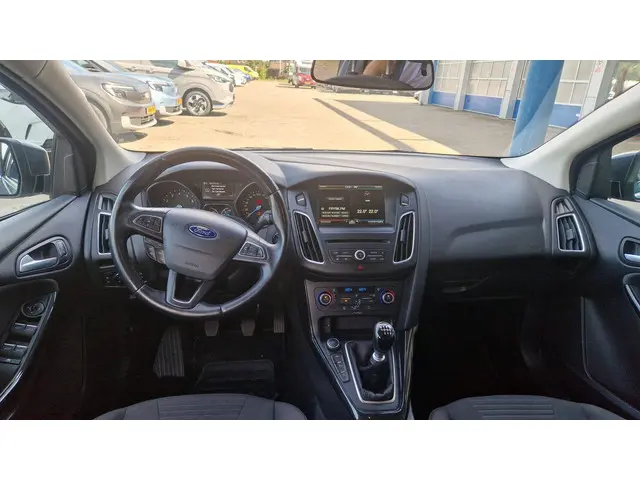 Ford Focus Wagon 1.0 First Edition 2015 Benzine 9