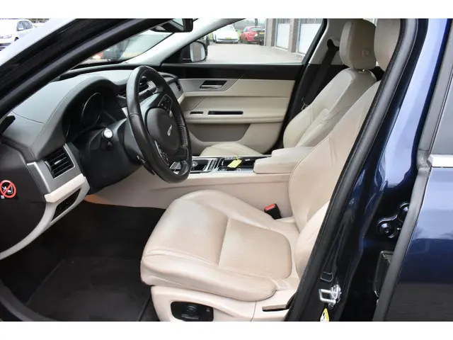 Jaguar XF 2.0 Portfolio 2016 Benzine 15