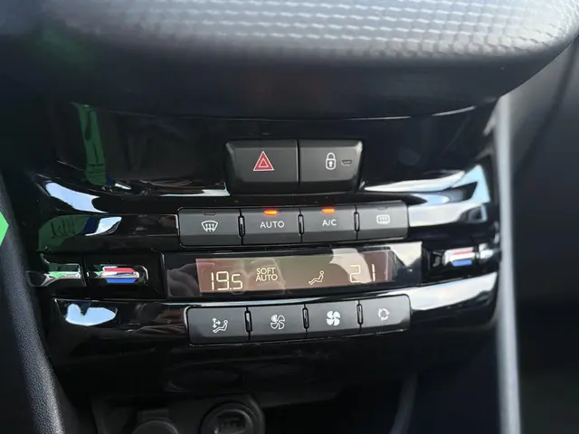 Peugeot 2008 1.2 PureTech Allure 2017 Benzine 19