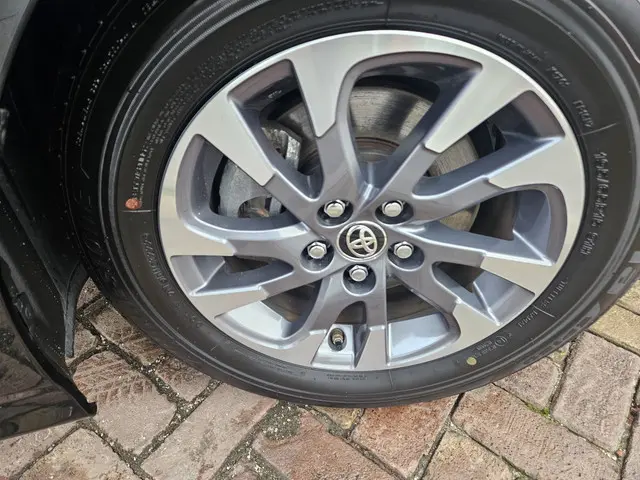 Toyota Prius 1.8 Plug-in Dynamic 2022 Hybride Benzine 4