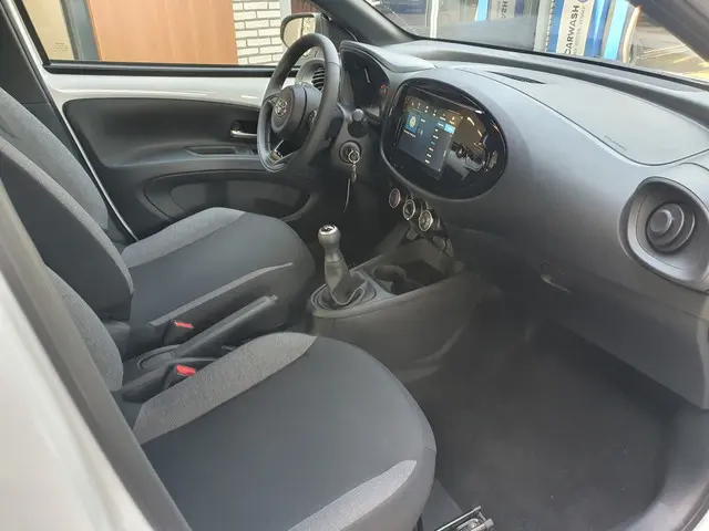 Toyota Aygo X 1.0 VVT-i MT play 2024 Benzine 10
