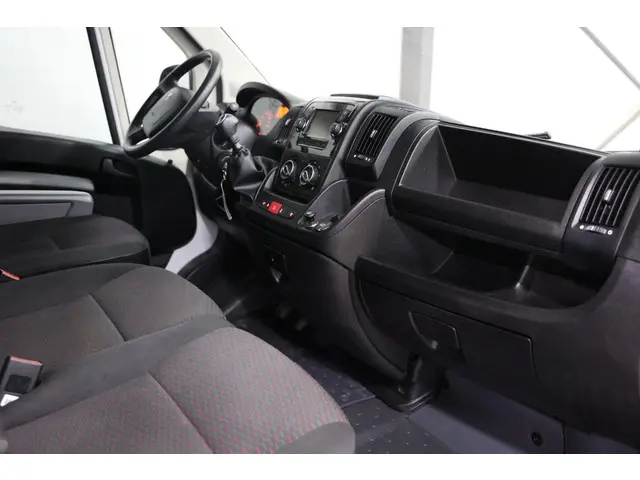 Peugeot Boxer 435 2.2 BlueHDi 140 L4H2 2022 Diesel 6