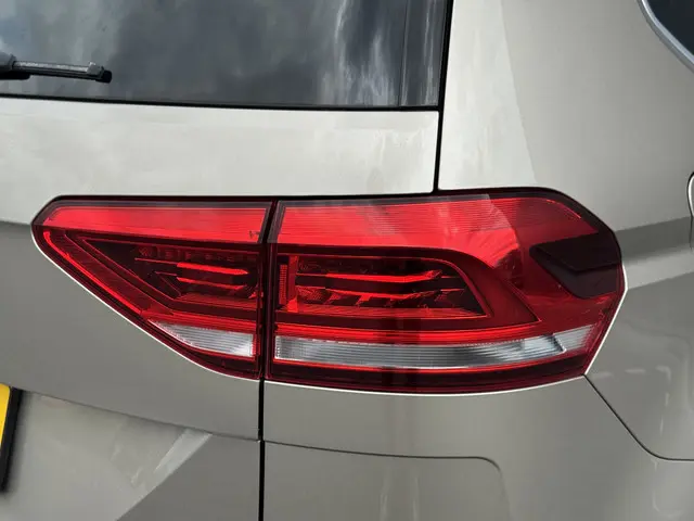 Volkswagen Touran 1.4 TSI Highline 2016 Benzine 16