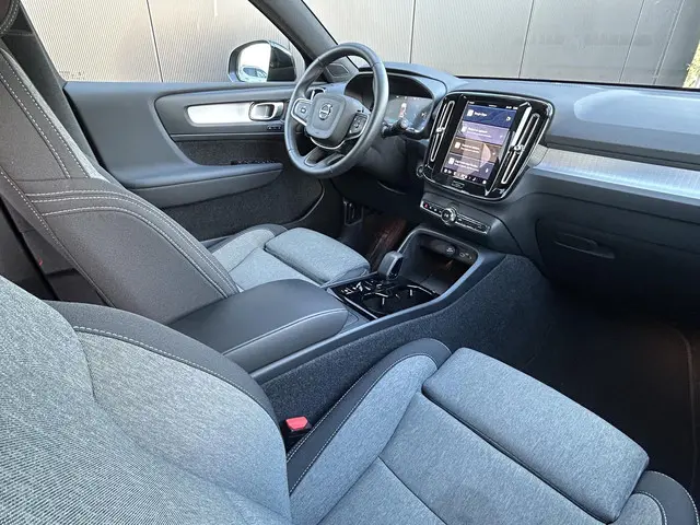 Volvo XC40 2.0 B4 Plus Dark 2025 Benzine 3
