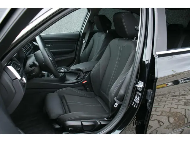 BMW 3 Serie 318i Centennial Executive 2016 Benzine 21