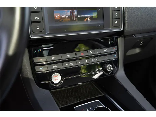 Jaguar F-PACE 2.0 Portfolio Pano AWD 20d 2017 Diesel 16