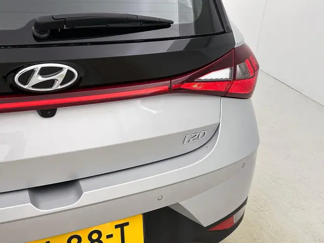 Hyundai i20 1.0 T-GDI 48V 120PK COMFORT 2023 Benzine 19