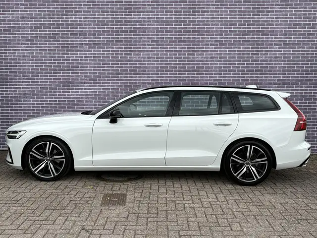 Volvo V60 2.0 T4 R-Design 2020 Benzine 29