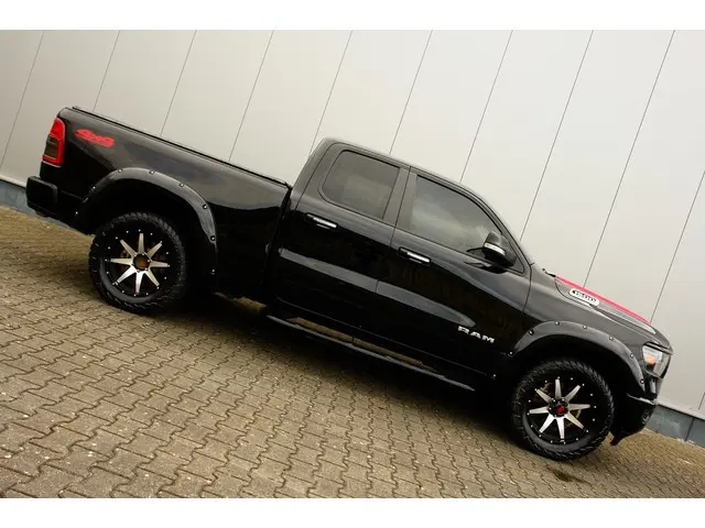 Dodge Ram 1500 DODGE 5.7 V8 Black Edition 2019 LPG/Gas 8