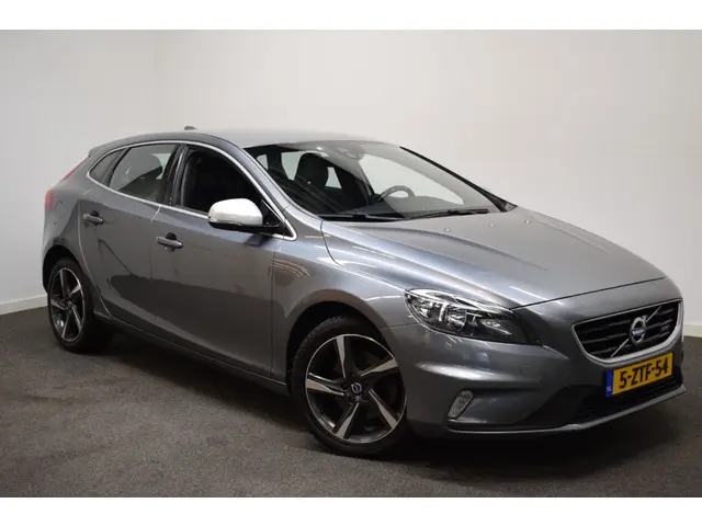 Volvo V40 T3 150pk R-Design 2015 Benzine 16