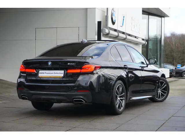 BMW 5 Serie 540i 2021 Benzine 2