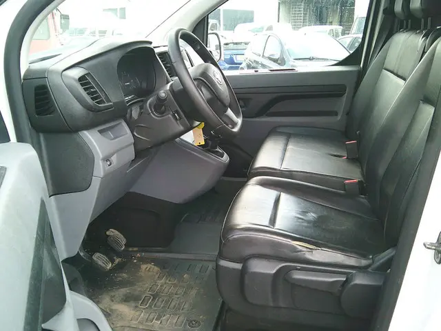 Toyota ProAce Worker 1.5 D-4D Comfort 2019 Diesel 18