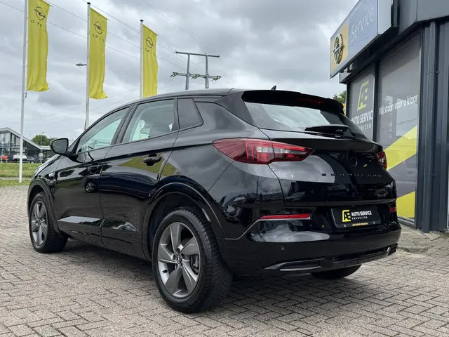 Opel Grandland 1.2 Turbo GS 2024 Benzine 2