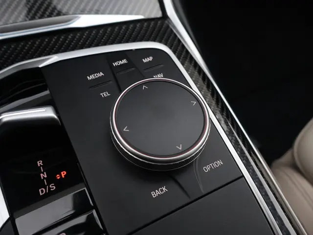 BMW 3 Serie Touring 330e 2025 Hybride Benzine 33