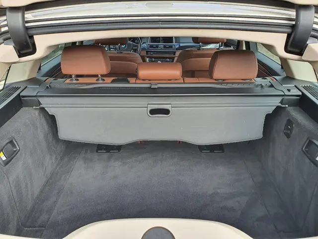 BMW 5 Serie Touring 528xi High Executive 2014 Benzine 31