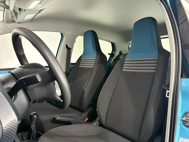 Volkswagen up! 1.0 BMT move up! 2017 Benzine 4