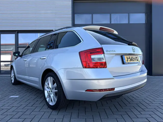 Škoda Octavia Combi 1.5 TSI Gr. BNS Edition 2020 Benzine 4