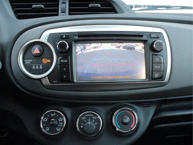 Toyota Yaris 1.0 VVT-i Aspiration 2014 Benzine 13
