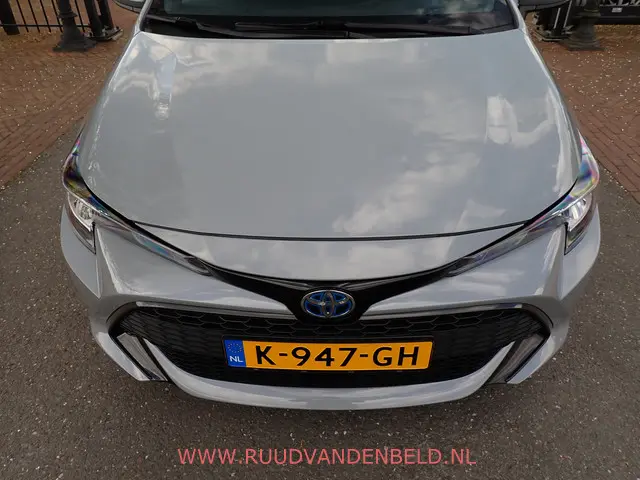 Toyota Corolla 1.8 Hybrid Business 2021 Hybride Benzine 32